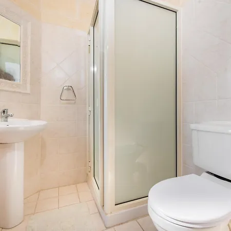 3 Bedroom Holiday With Private Pool And Views Case de vacanță *