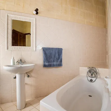 3 Bedroom Holiday With Private Pool And Views
