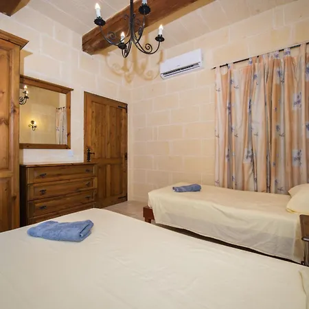 3 Bedroom Holiday With Private Pool And Views
