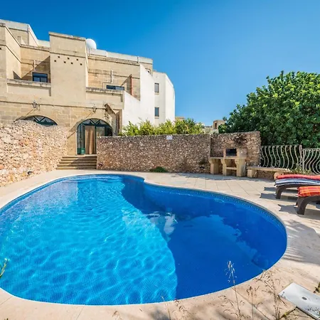 3 Bedroom Holiday With Private Pool And Views 펜션 *