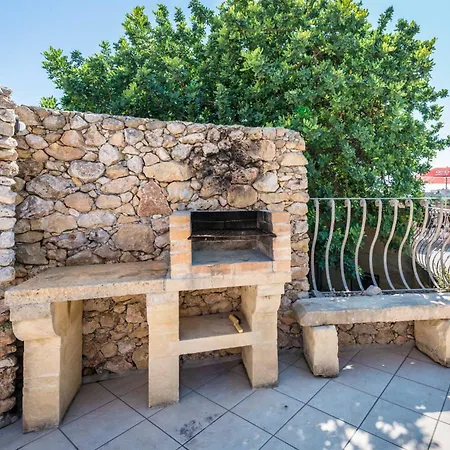 펜션 3 Bedroom Holiday With Private Pool And Views 나두르
